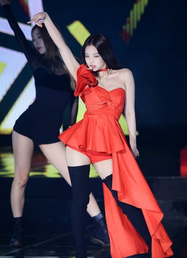 Blackpink Jennie Costume - Red Asymmetric Off Shoulder Ruffled Dress Solo Jennie Cosplay